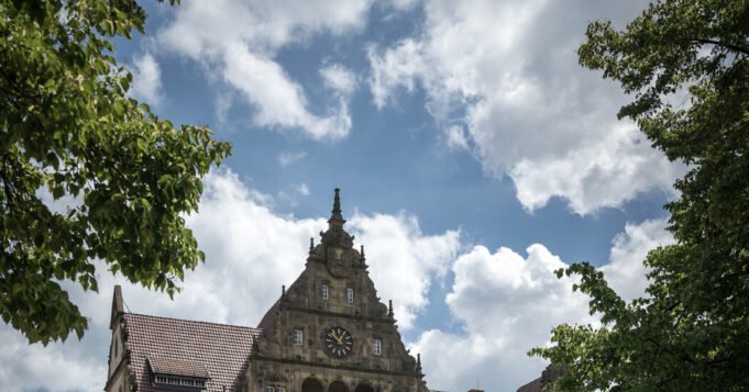 ใน Bielefeld ประเทศเยอรมนีนักข่าวเห็นภาพที่ใหญ่ขึ้น