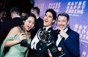 ‘อาจจะจบลงด้วยความสุขได้อย่างไร’ พิชิตการเริ่มต้นสั่นคลอนและชนะมากที่ Tonys