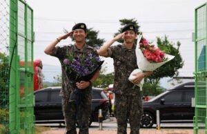 BTS -Reunie กำลังใกล้เข้ามาในขณะที่ RM และ V เสร็จสิ้นการรับราชการทหาร